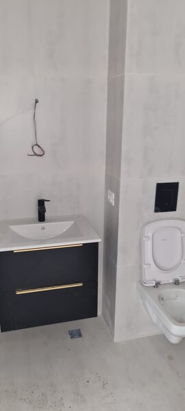 Piata Presei Libere, Petrom City, langa Lacul Baneasa,